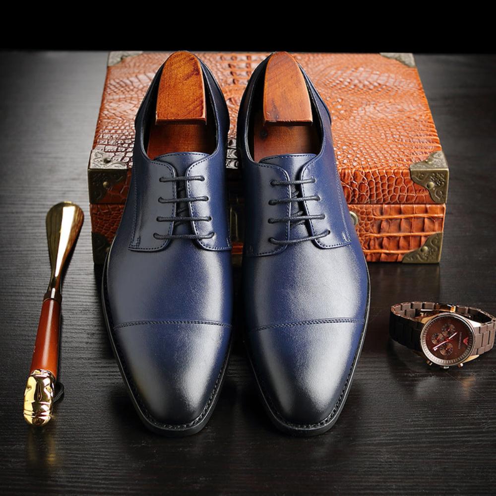 Men’s formal wingtip lace-up shoes in classic black leather